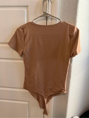 NWT Aritzia Contour Short Sleeve Bodysuit in Warm Taupe